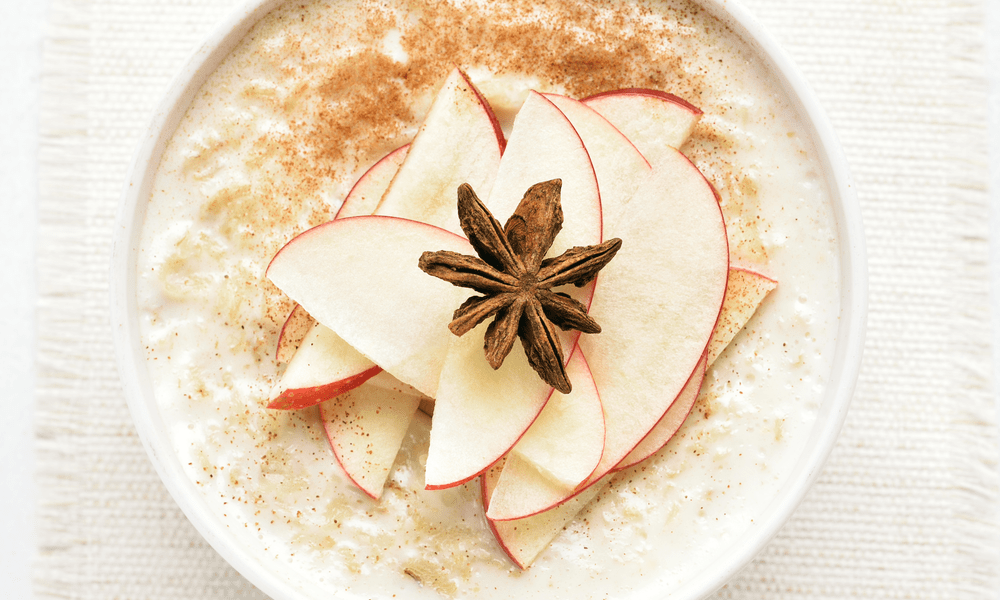 Ayurvedischer Frühstücksbrei mit Hirse, Apfel und Zimt